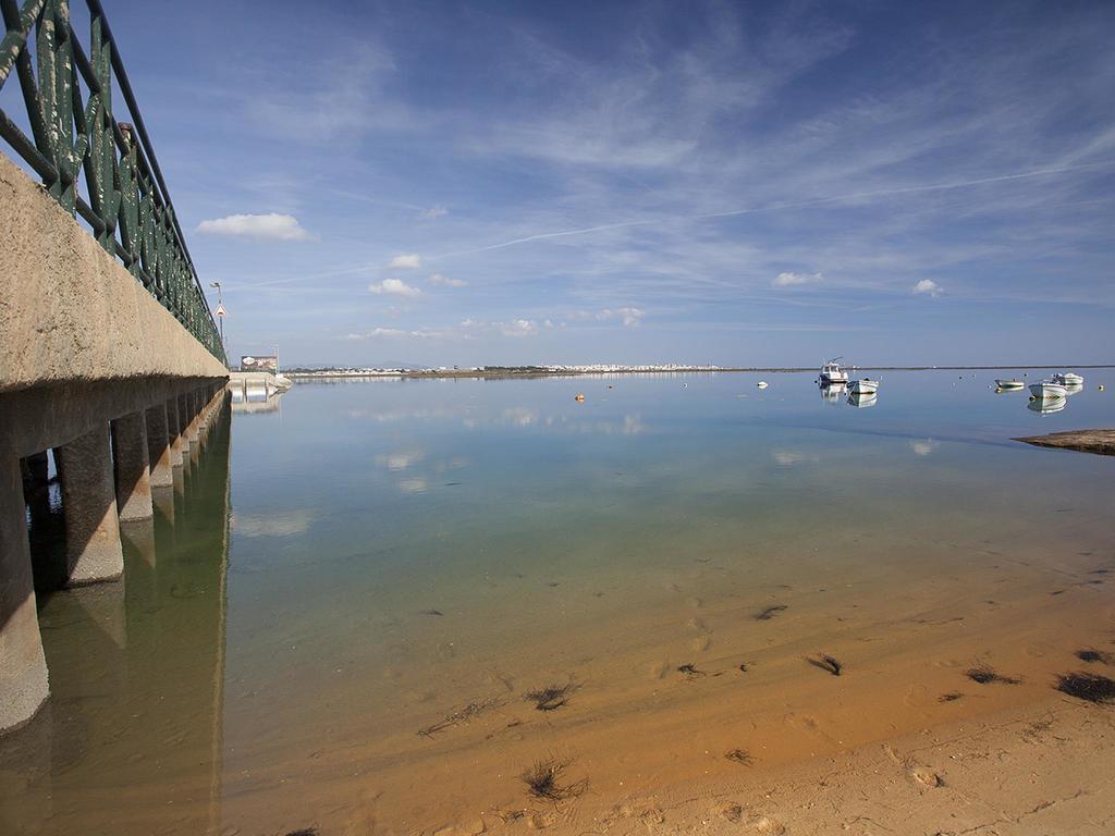 Golden Beach Guest House & Rooftop Bar ฟารู ภายนอก รูปภาพ