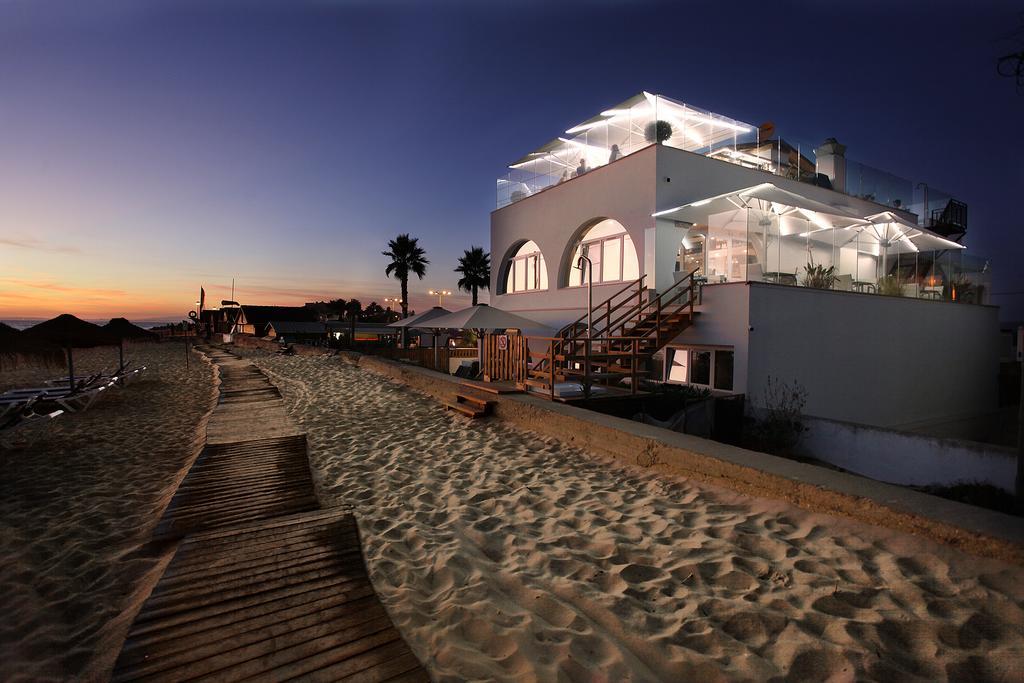 Golden Beach Guest House & Rooftop Bar ฟารู ภายนอก รูปภาพ
