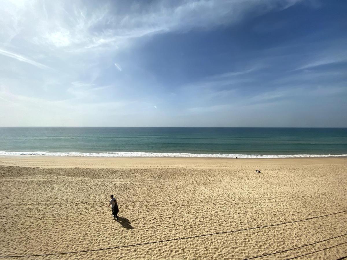 Golden Beach Guest House & Rooftop Bar ฟารู ภายนอก รูปภาพ